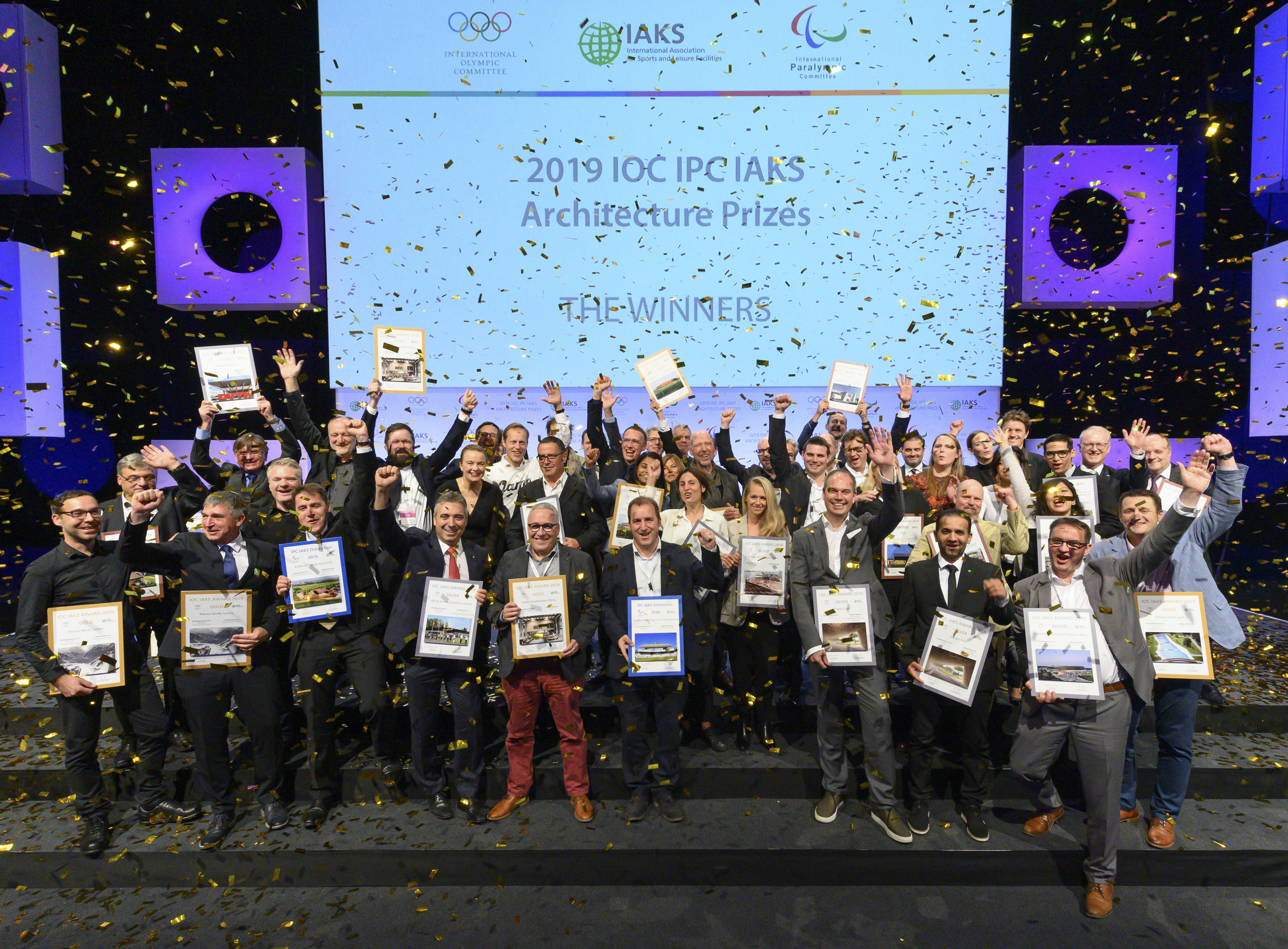 winners on stage